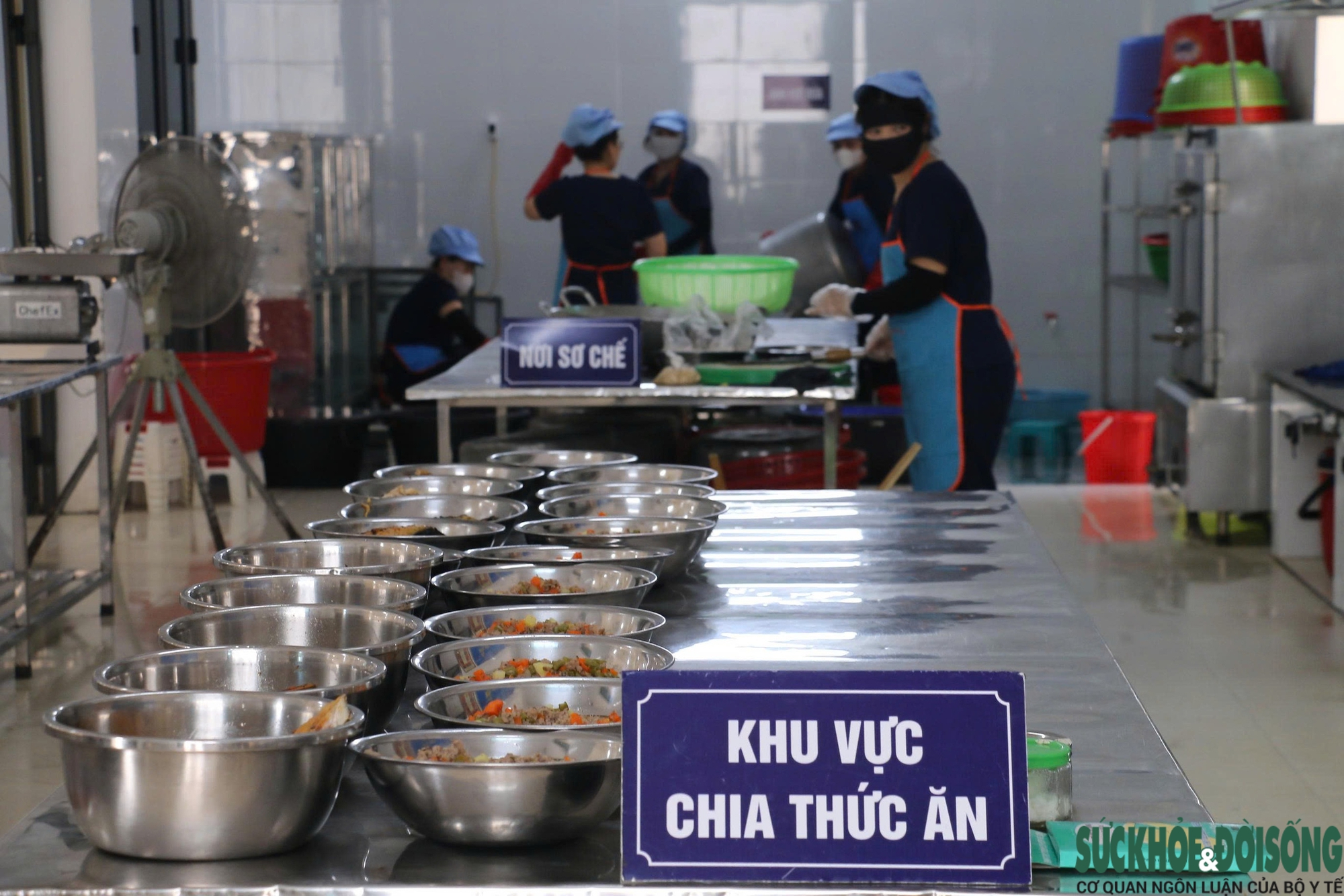 Phụ huynh thấp thỏm sau những bữa 'cơm hộp' ở trường- Ảnh 3.