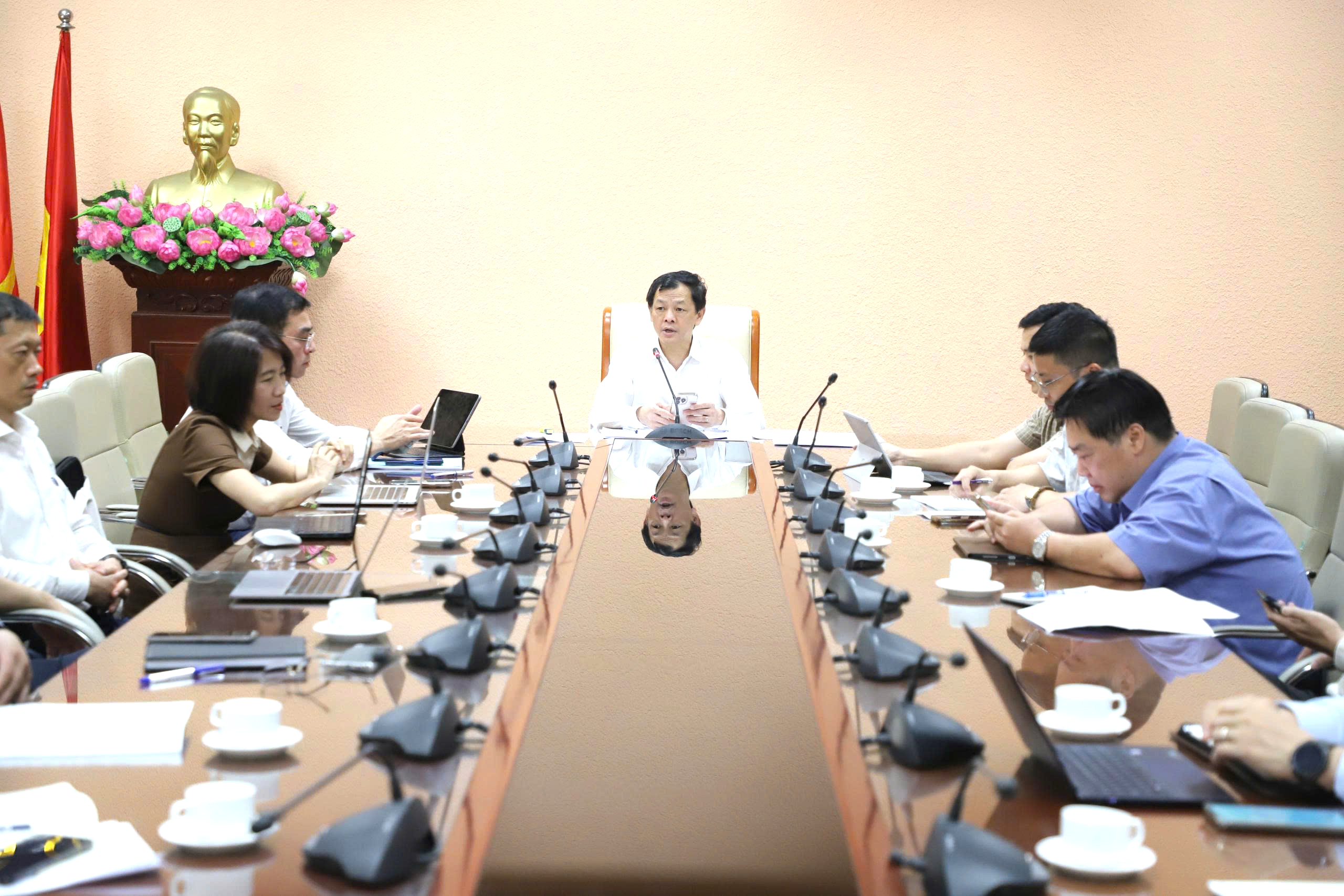 Đẩy nhanh chuyển đổi số y tế, tạo nền tảng cho môi trường số văn minh, hiệu quả trên mọi lĩnh vực- Ảnh 2. Đẩy nhanh chuyển đổi số y tế, tạo nền tảng cho môi trường số văn minh, hiệu quả trên mọi lĩnh vực- Ảnh 2.