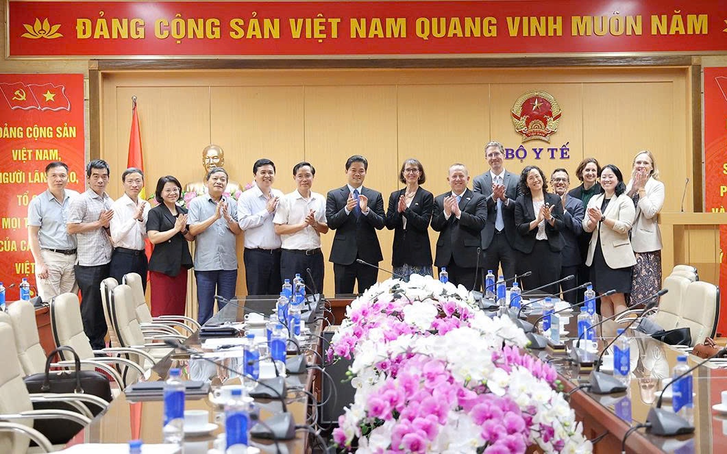 Thứ trưởng Thường trực Vũ Mạnh Hà tiếp Phó Trợ lý Bộ trưởng, Cục An ninh y tế toàn cầu và ngoại giao, Bộ Ngoại giao Hoa Kỳ