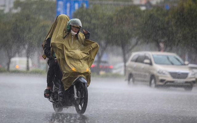 Thông tin mới nhất về đợt không khí lạnh cuối mùa tràn về từ đêm nay- Ảnh 2. Không khí lạnh khiến miền Bắc giảm nhiệt, miền Trung kết thúc đợt nắng nóng kéo dài