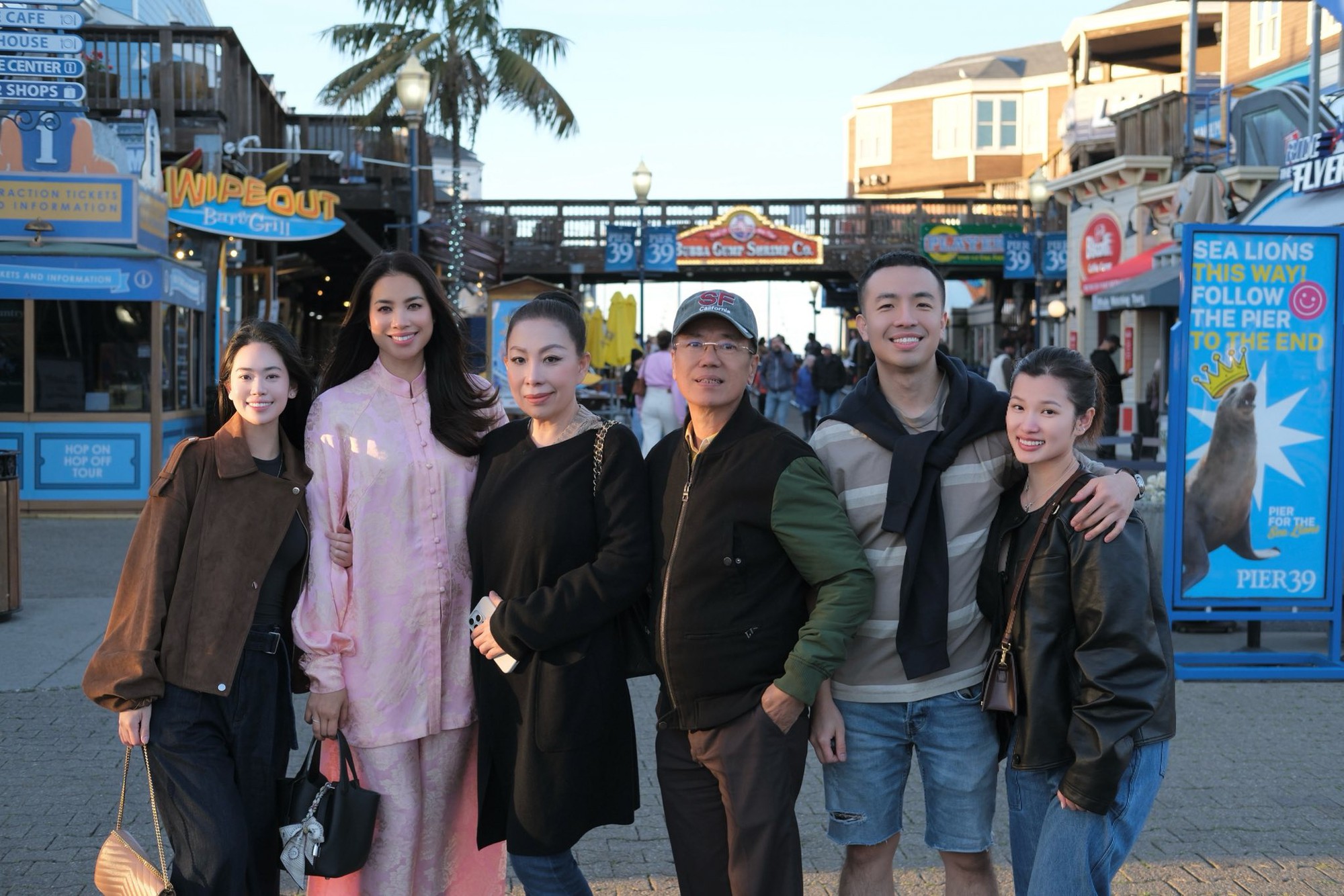 Cuộc sống tuổi U40 của Hoa hậu Phạm Hương ở Mỹ, hôn nhân không trục trặc như lời đồn- Ảnh 1. Cuộc sống tuổi U40 của Hoa hậu Phạm Hương ở Mỹ, hôn nhân không trục trặc như lời đồn- Ảnh 1.