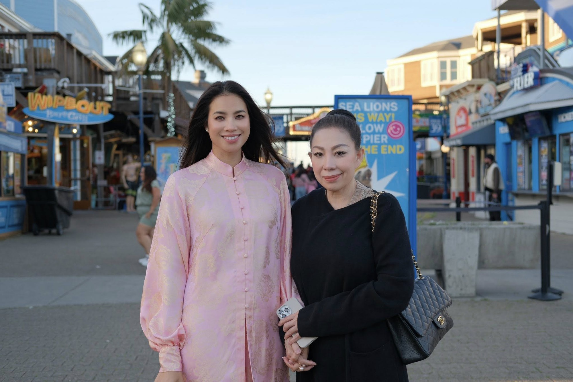 Cuộc sống tuổi U40 của Hoa hậu Phạm Hương ở Mỹ, hôn nhân không trục trặc như lời đồn- Ảnh 2. Cuộc sống tuổi U40 của Hoa hậu Phạm Hương ở Mỹ, hôn nhân không trục trặc như lời đồn- Ảnh 2.