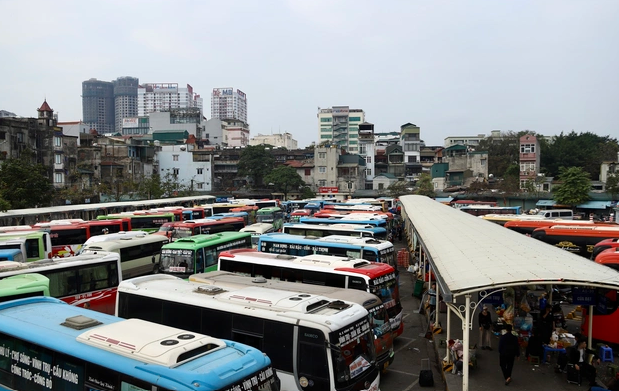 Giá xăng dầu giảm, giá vé xe khách cũng 'hạ nhiệt' trước kỳ nghỉ 30/4- Ảnh 1. Giá xăng dầu giảm, giá vé xe khách cũng 'hạ nhiệt' trước kỳ nghỉ 30/4- Ảnh 1.