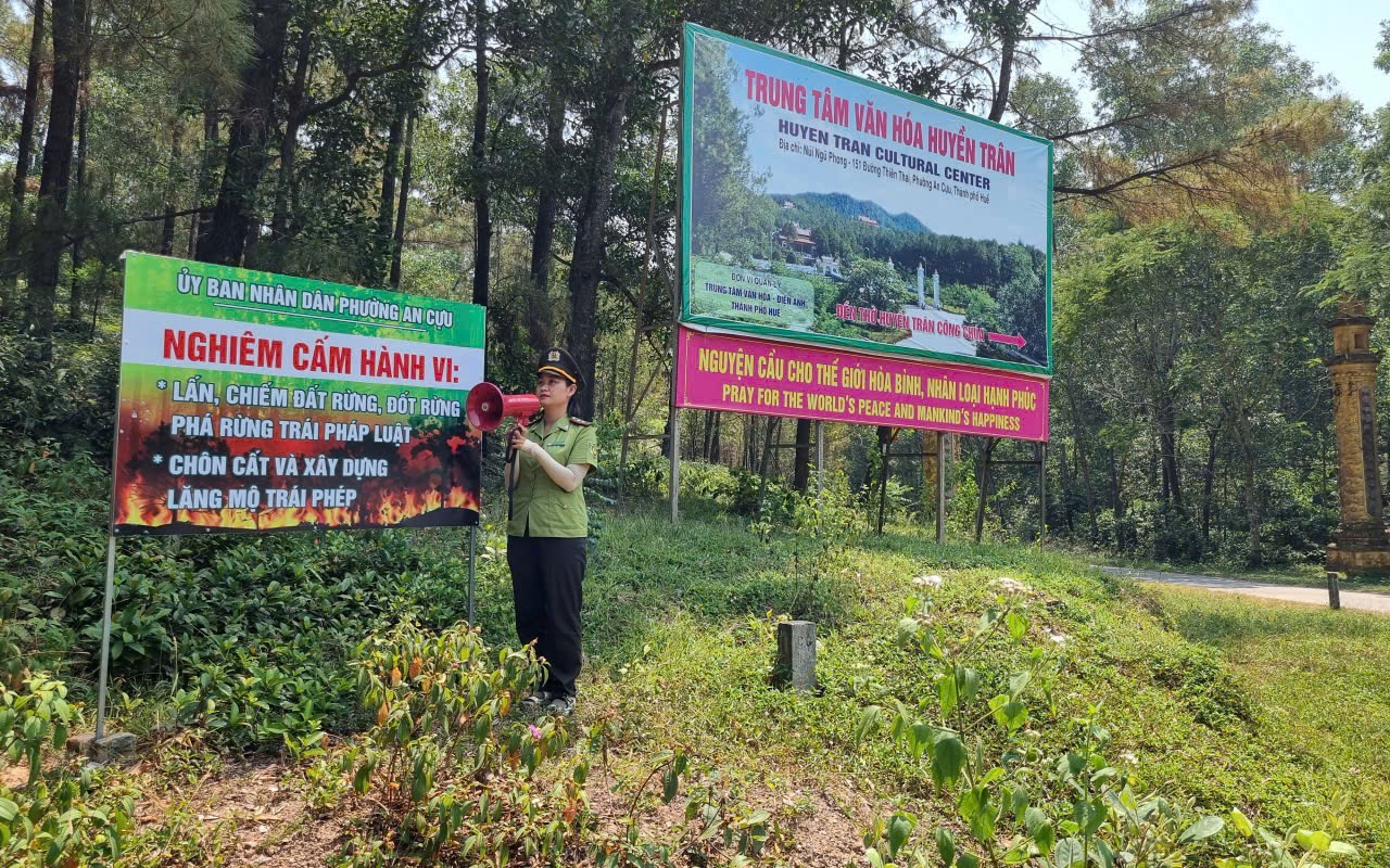 Kiểm lâm khuyến cáo không đốt vàng mã trong cao điểm nắng nóng để phòng cháy rừng