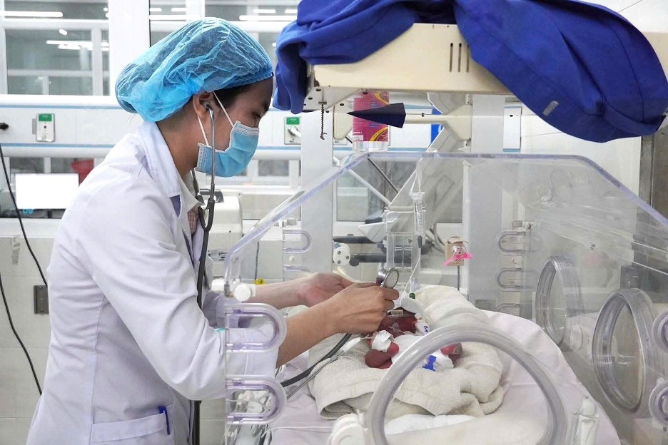 Kỳ tích nuôi sống hai trẻ sinh cực non của Bệnh viện Sản - Nhi tỉnh Quảng Ngãi- Ảnh 1.