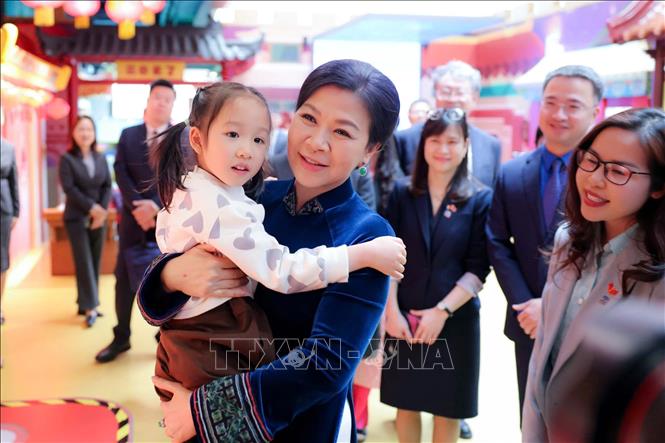 Phu nhân Ngô Phương Ly thăm Trung tâm Giao lưu khoa học văn hóa thanh thiếu niên Tống Khánh Linh- Ảnh 1.