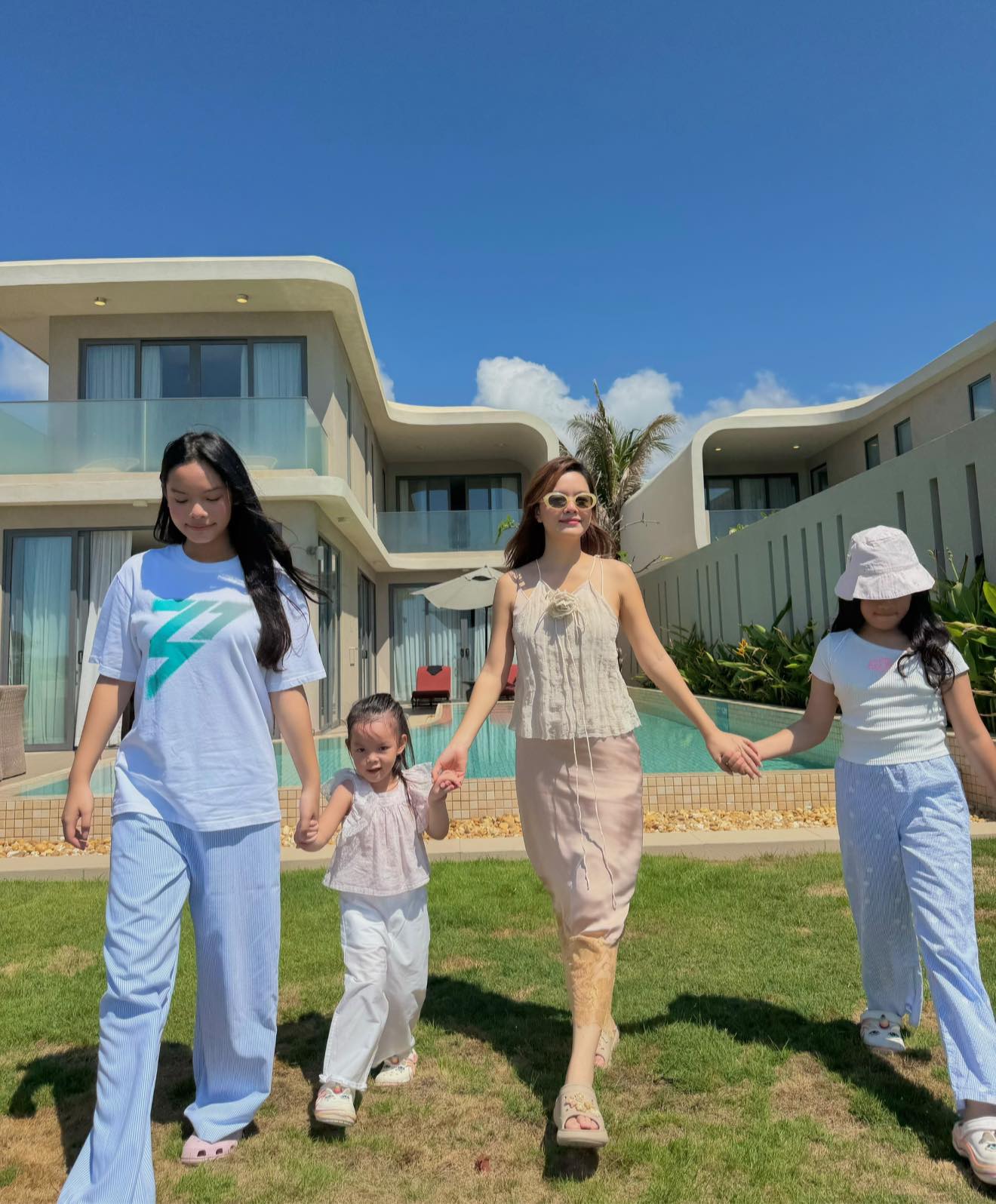 'Con gái' Phạm Quỳnh Anh gây chú ý: Tuổi 23 cao 1m82, cử nhân Đại học nổi tiếng- Ảnh 4.