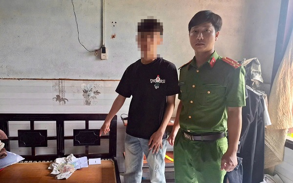 Cướp giật tiền trên tay cụ ông 72 tuổi, thanh niên 18 tuổi bị bắt sau hơn 12 giờ gây án