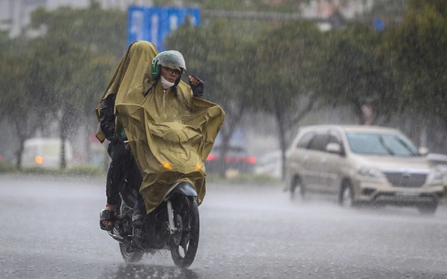 Miền Bắc, miền Trung mưa dông mạnh hôm nay