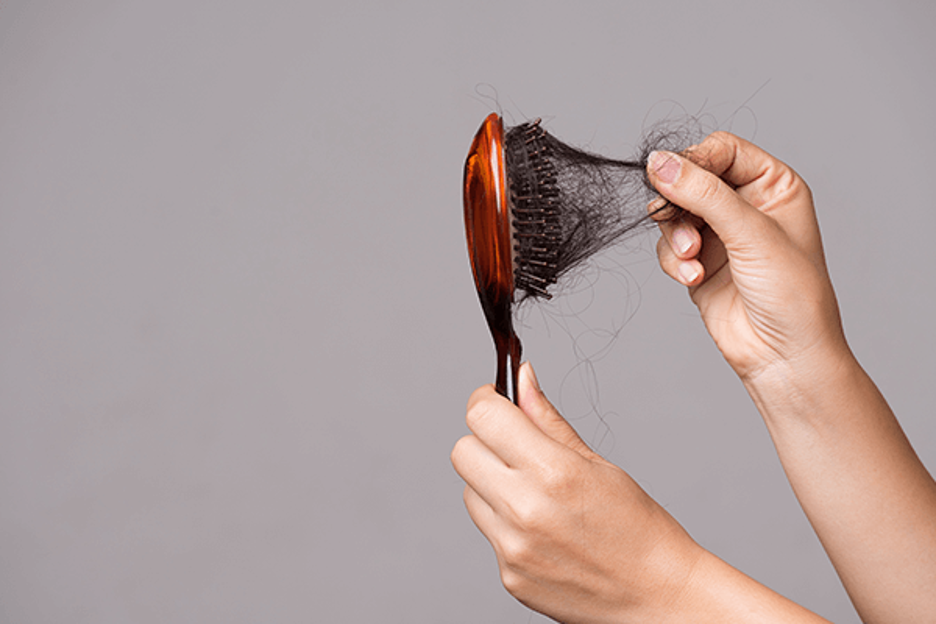 5 thói quen gây hại khiến tóc ngày càng mỏng đi- Ảnh 2.