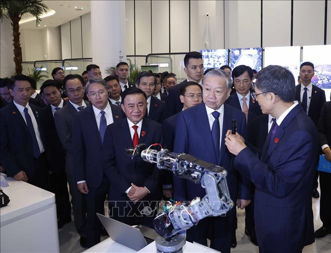 Tổng Bí thư, Chủ tịch nước Tô Lâm thăm Trung tâm Hợp tác ứng dụng AI Trung Quốc - ASEAN- Ảnh 6.