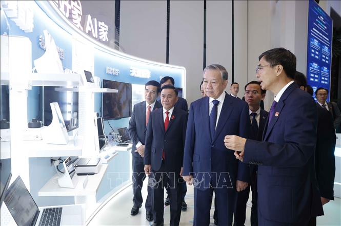 Tổng Bí thư, Chủ tịch nước Tô Lâm thăm Trung tâm Hợp tác ứng dụng AI Trung Quốc - ASEAN- Ảnh 9.