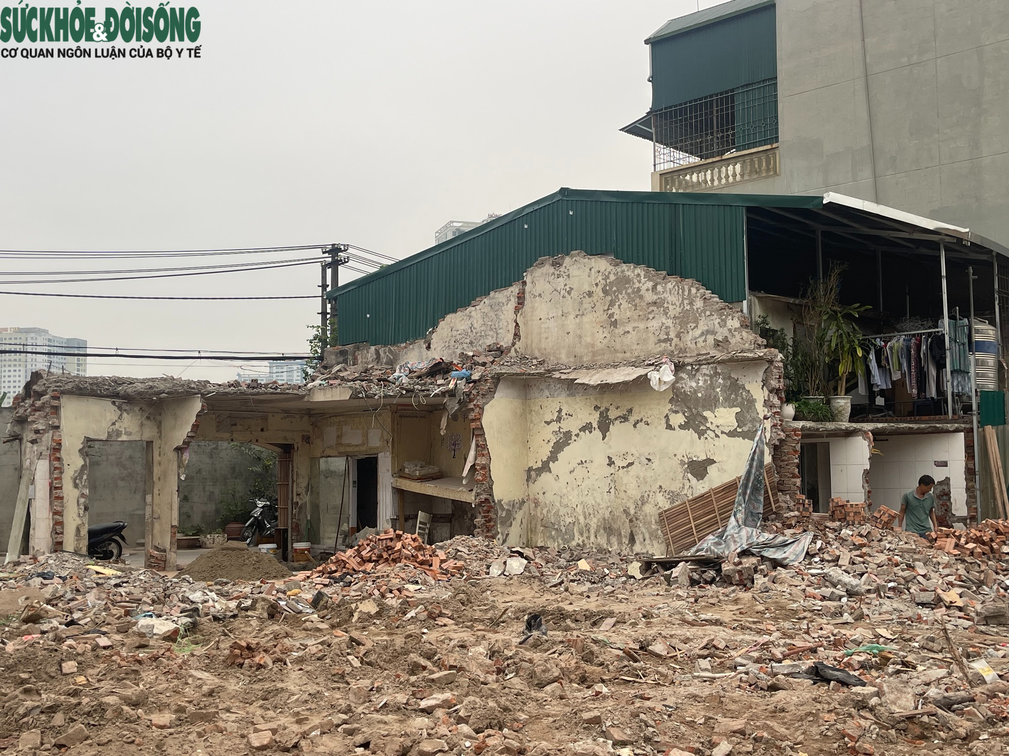 Xuất hiện nhiều ngôi nhà 'siêu mỏng, siêu méo' sau giải phóng mặt bằng ở Hà Nội- Ảnh 2.