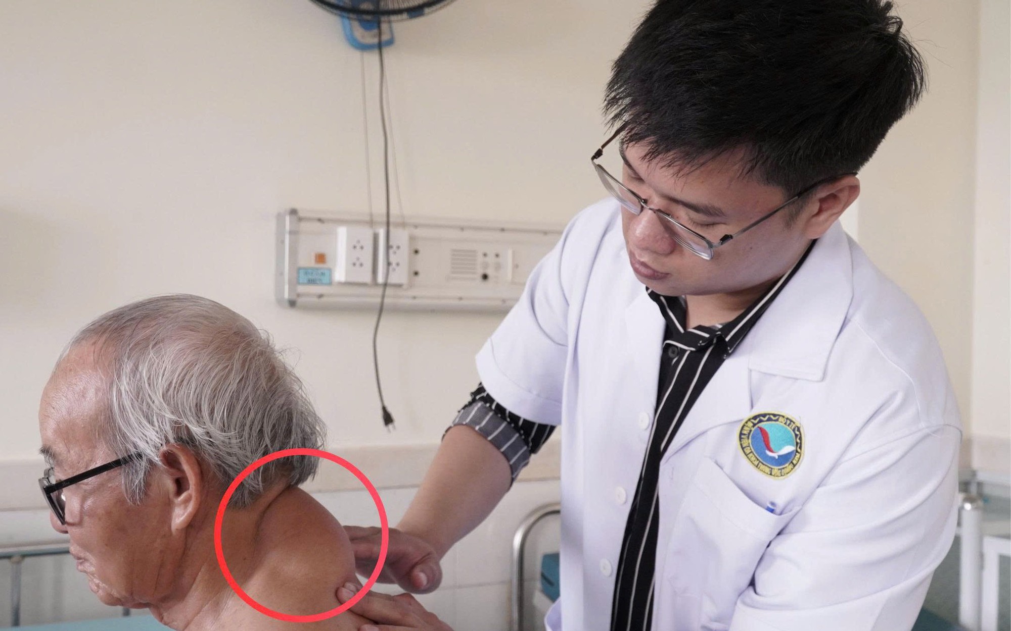 Nội soi cắt ung thư gan nặng 400g ở bệnh nhân viêm gan B- Ảnh 2.