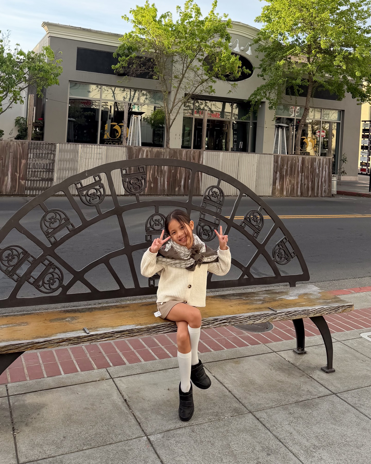 Ngắm Lisa cùng mẹ Hồ Ngọc Hà khoe đôi chân dài như siêu mẫu- Ảnh 5.