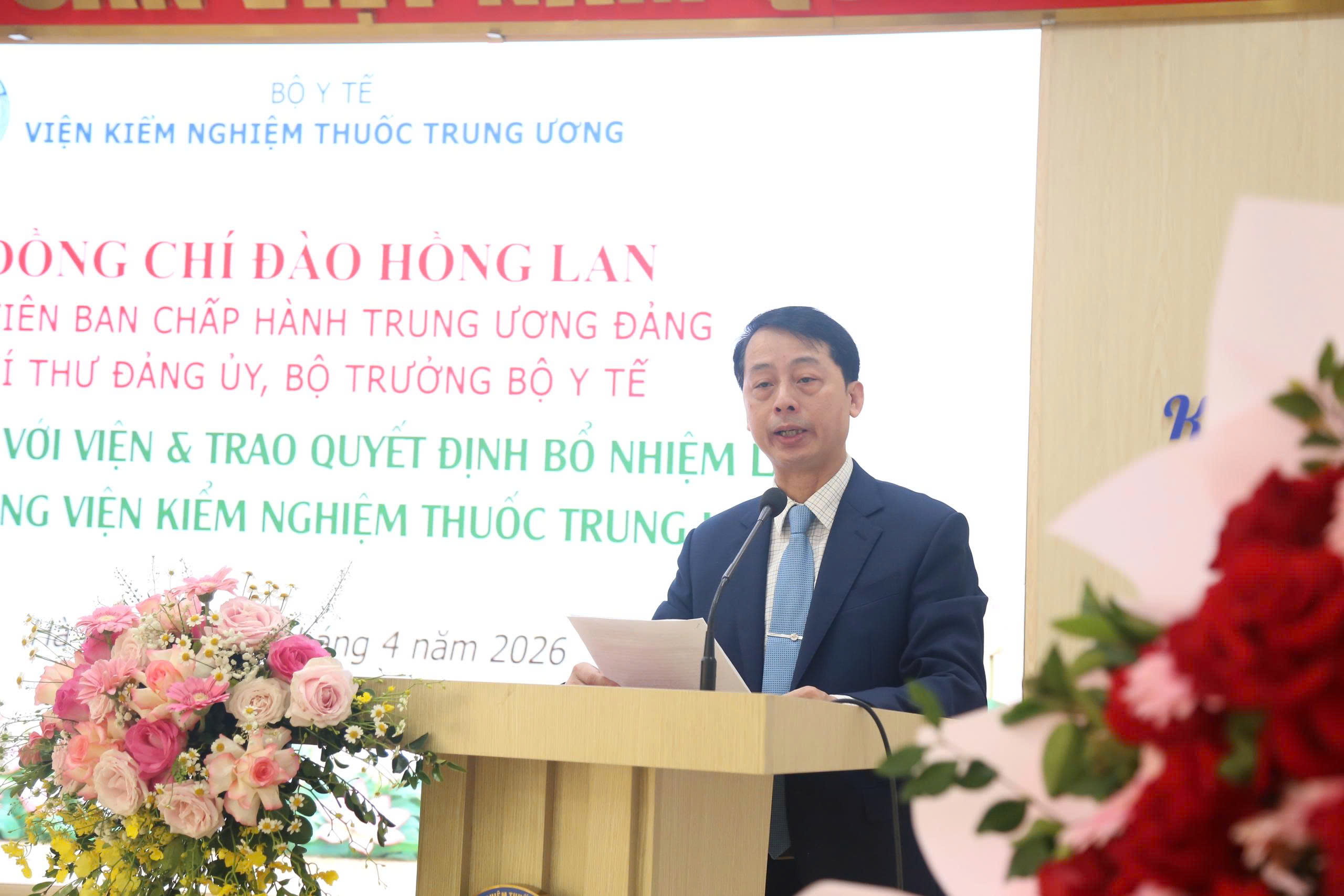 Bộ trưởng Đào Hồng Lan trao Quyết định bổ nhiệm lại Viện trưởng Viện Kiểm nghiệm thuốc Trung ương- Ảnh 3.