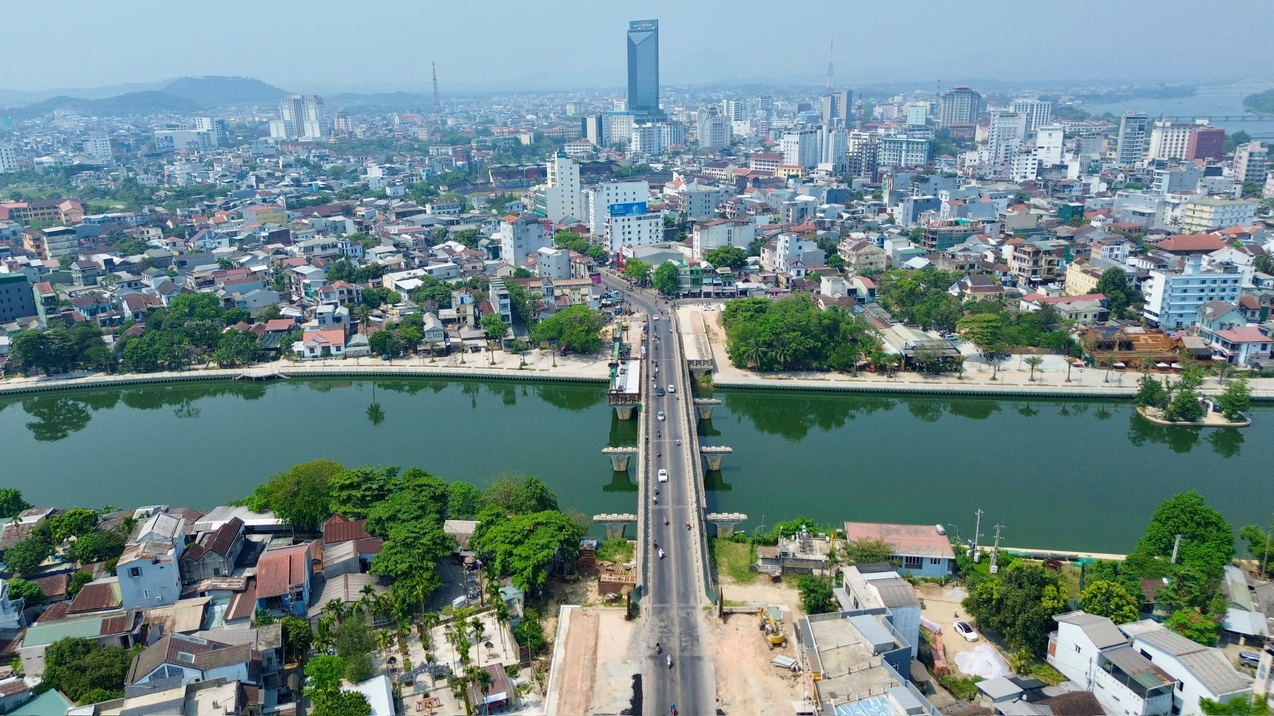 Hiện trạng 2 công trình hơn trăm tỷ ở Huế sau khi nhà thầu bị sa thải vì chậm tiến độ- Ảnh 1.