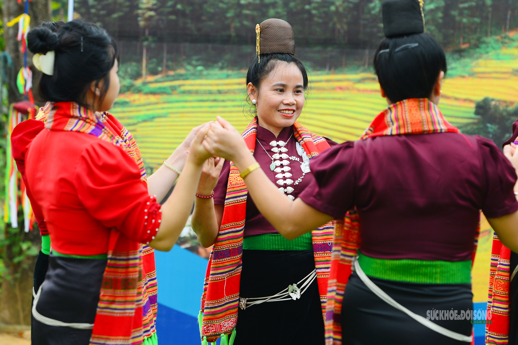 Rộn ràng 54 dân tộc hội tụ trong ngày về thăm làng- Ảnh 11.