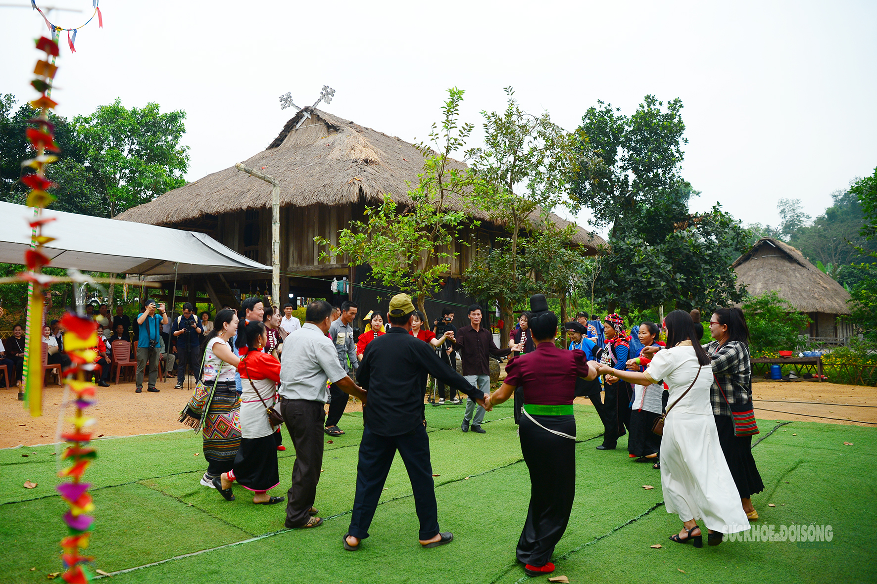Rộn ràng 54 dân tộc hội tụ trong ngày về thăm làng- Ảnh 9.