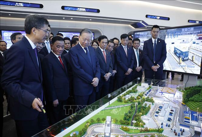 Tổng Bí thư, Chủ tịch nước Tô Lâm thăm Trung tâm Hợp tác ứng dụng AI Trung Quốc - ASEAN- Ảnh 4.
