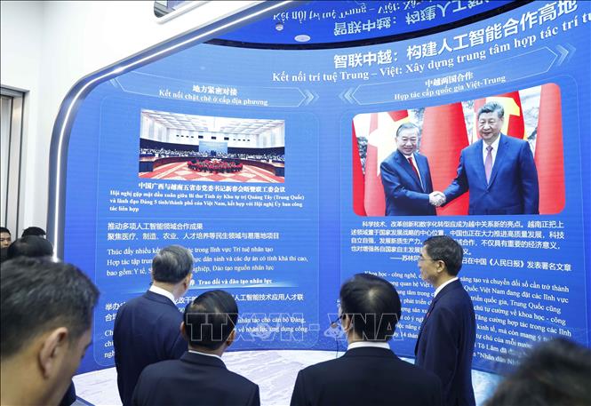 Tổng Bí thư, Chủ tịch nước Tô Lâm thăm Trung tâm Hợp tác ứng dụng AI Trung Quốc - ASEAN- Ảnh 2.