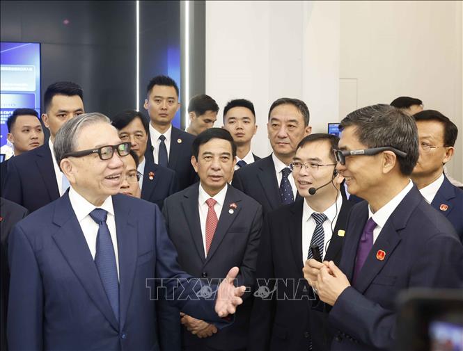 Tổng Bí thư, Chủ tịch nước Tô Lâm thăm Trung tâm Hợp tác ứng dụng AI Trung Quốc - ASEAN- Ảnh 1.