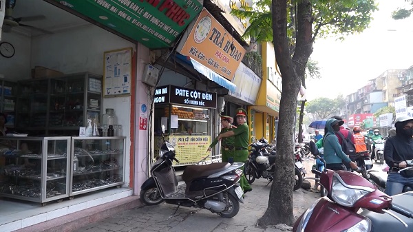 Hà Nội giữ vỉa hè thế nào để người dân vẫn có kế sinh nhai?- Ảnh 7.