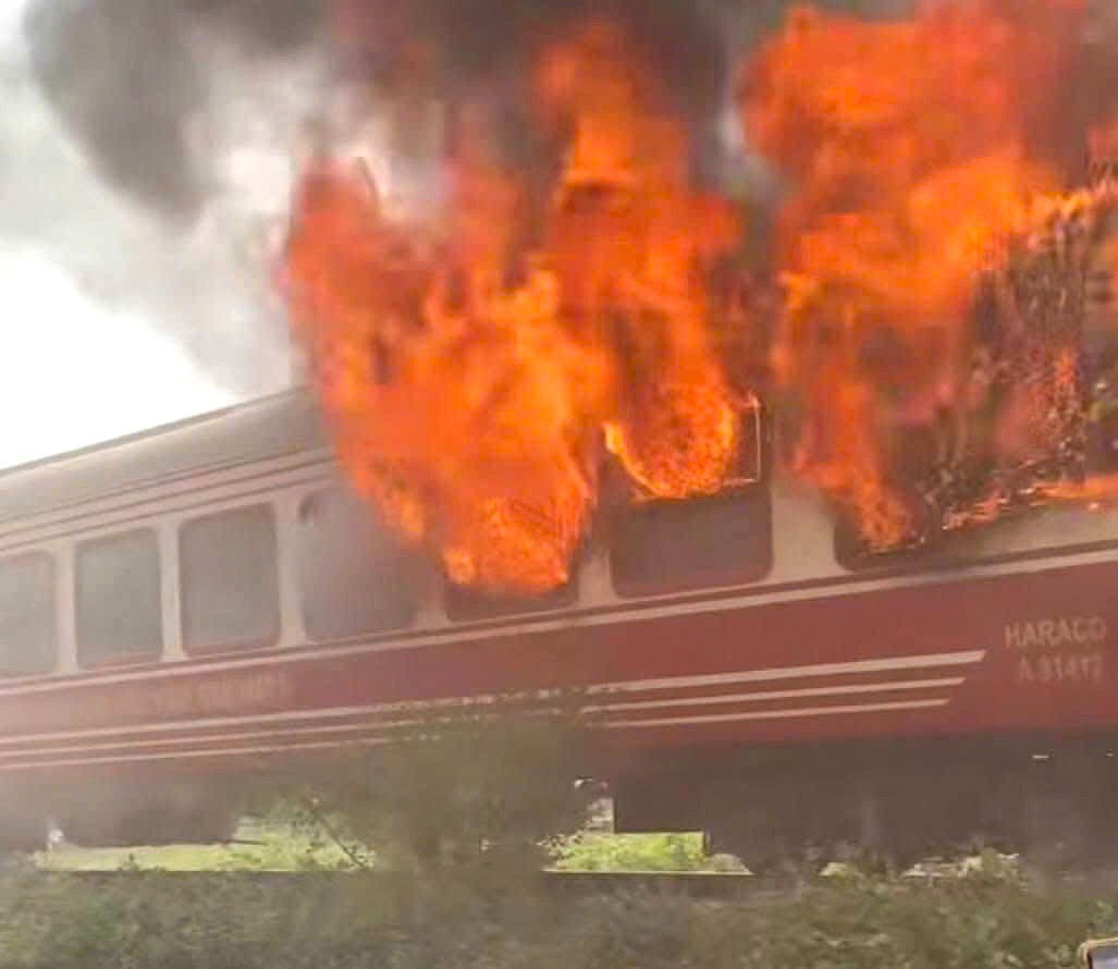 Thông tin vụ tàu hỏa bốc cháy 2 toa chở khách- Ảnh 2.