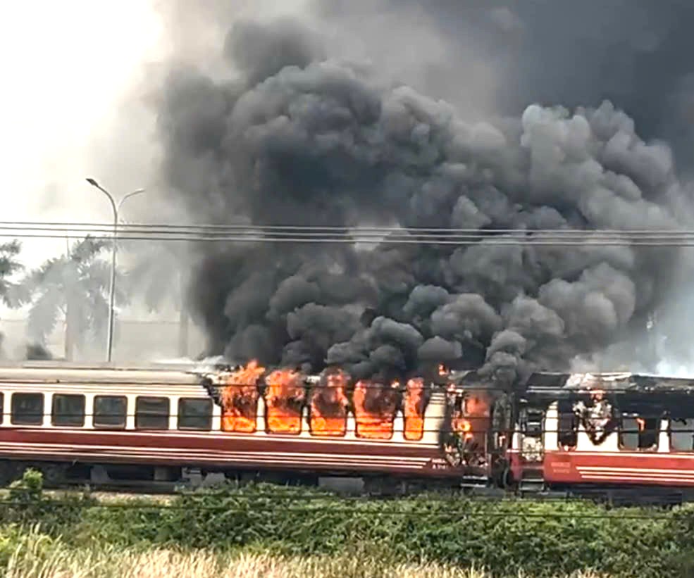 Thông tin vụ tàu hỏa bốc cháy 2 toa chở khách- Ảnh 1.