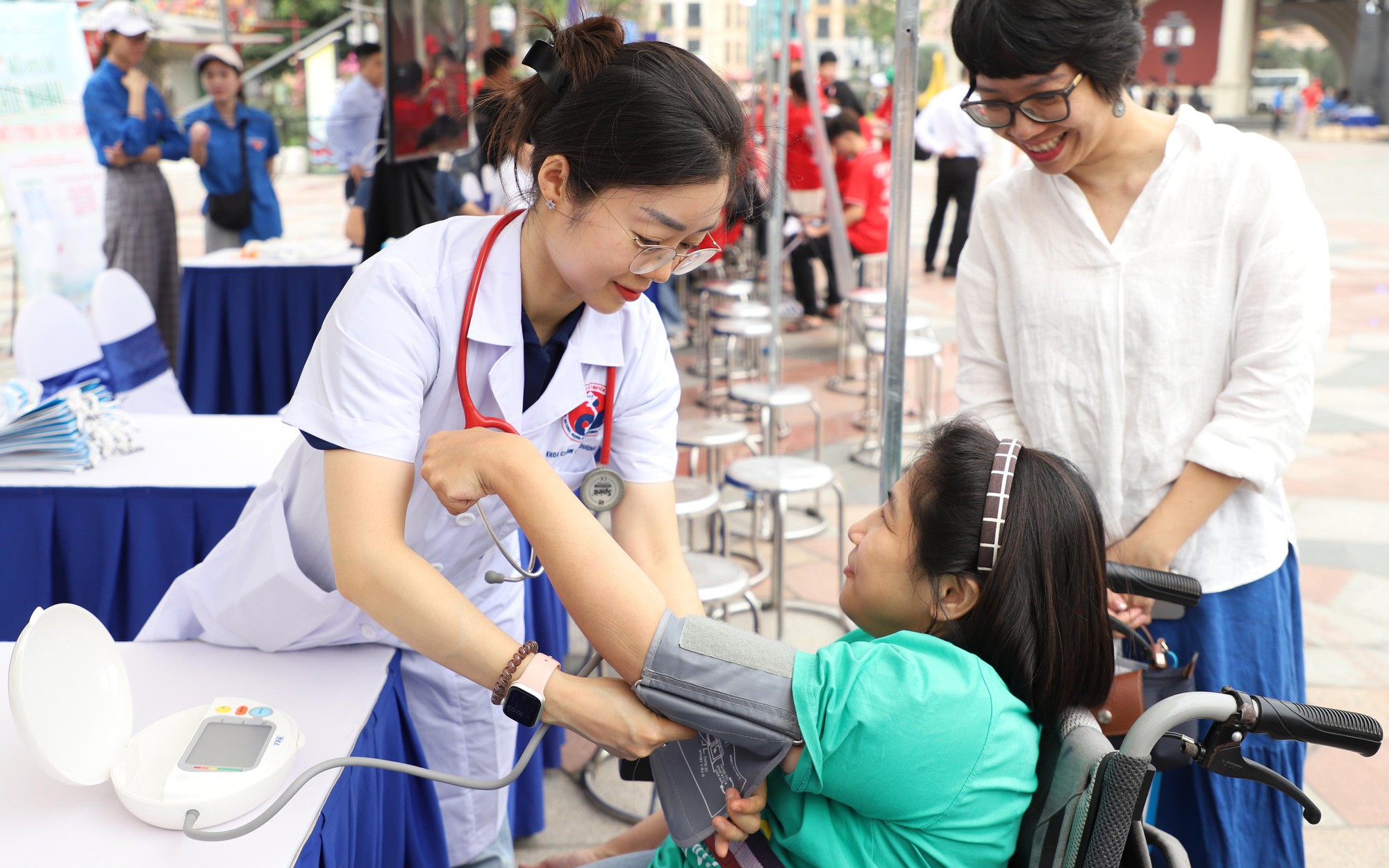 Tuyên dương 25 gương 'Tỏa sáng Nghị lực Việt' và hỗ trợ thanh niên khuyết tật khởi nghiệp - Ảnh 4.