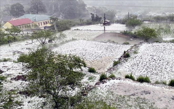 Nguyên nhân xảy ra dông lốc, mưa đá liên tiếp những ngày qua