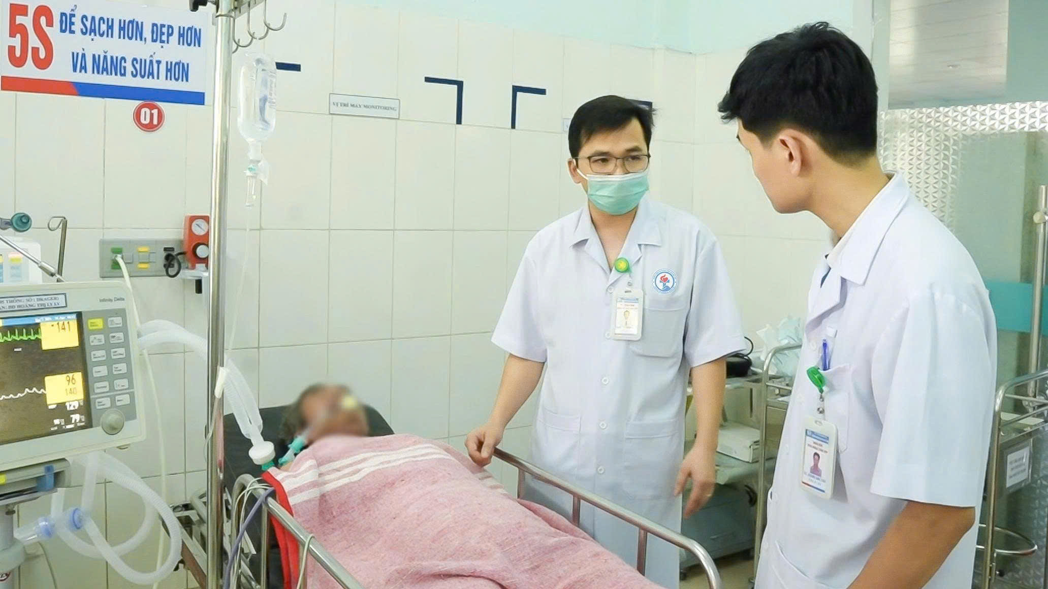 Những kỹ năng cần biết để không bỏ lỡ thời gian vàng cấp cứu người đuối nước- Ảnh 2.