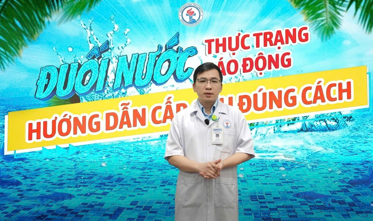 Những kỹ năng cần biết để không bỏ lỡ thời gian vàng cấp cứu người đuối nước- Ảnh 1.