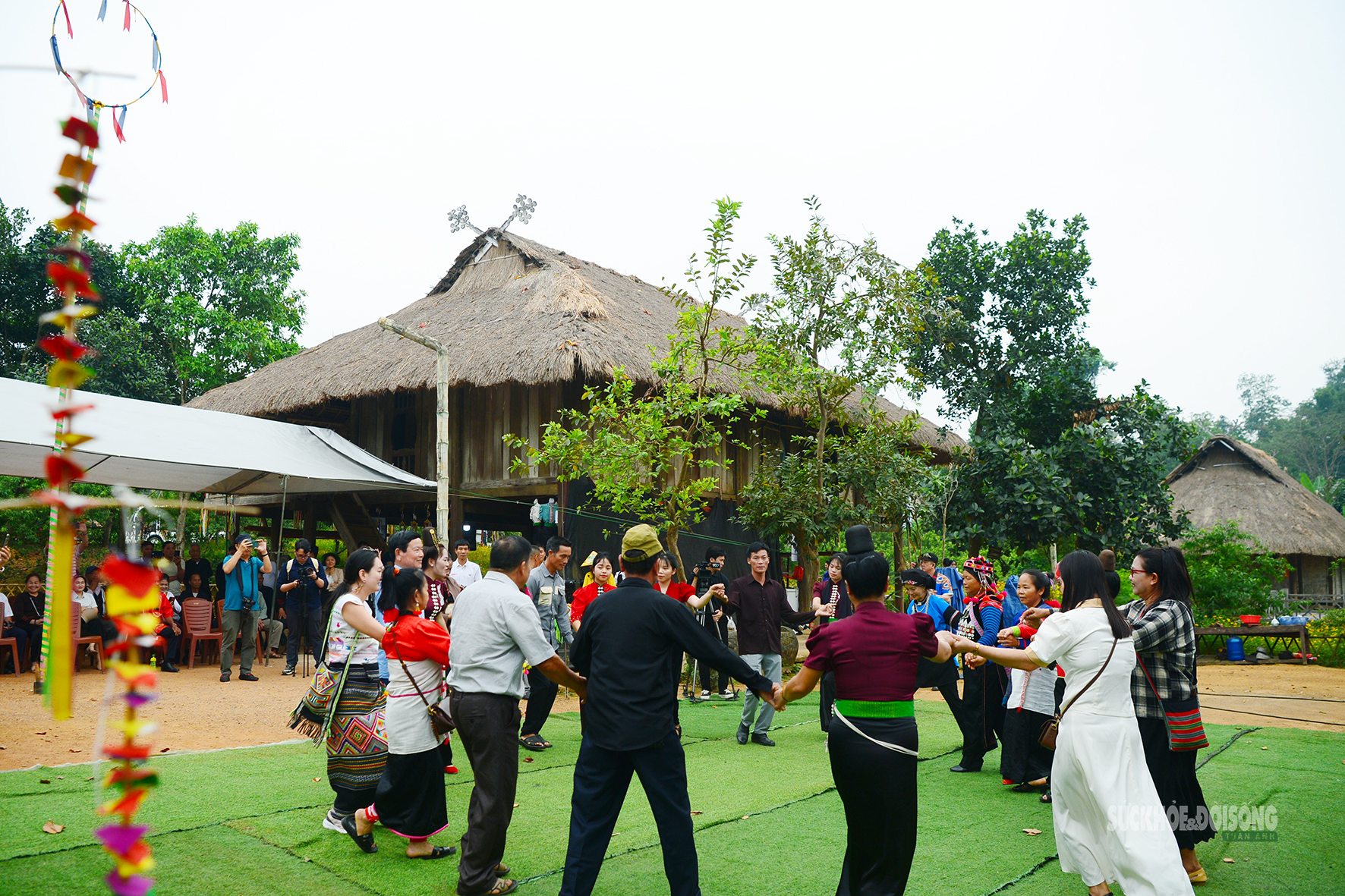 Những 'ngọn lửa' bền bỉ gìn giữ văn hóa truyền thống thôn làng Việt Nam- Ảnh 2.