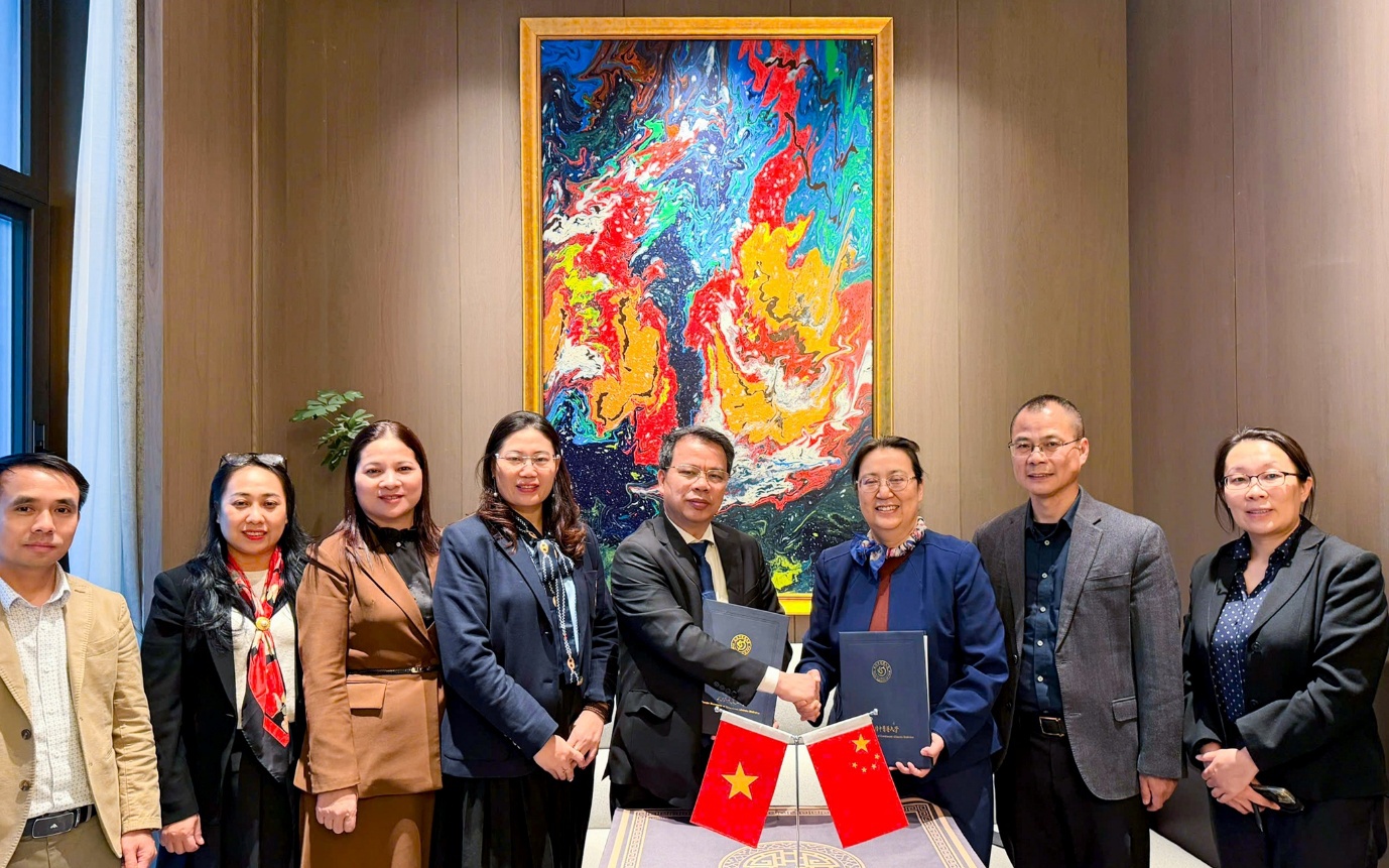 Bộ trưởng Bộ Y tế Đào Hồng Lan trao quyết định bổ nhiệm Giám đốc Học viện Y - Dược học cổ truyền Việt Nam- Ảnh 4.
