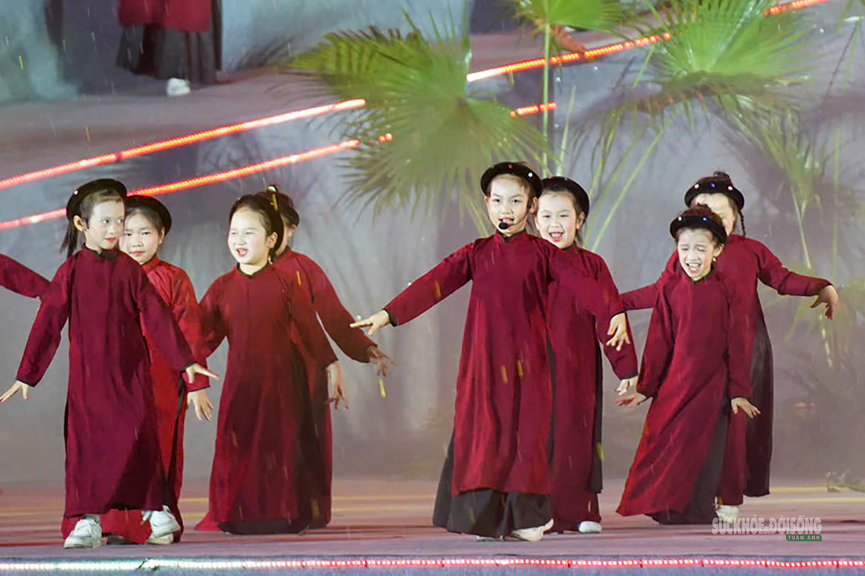 Rực rỡ đêm khai mạc Lễ hội Đền Hùng 2026- Ảnh 6.