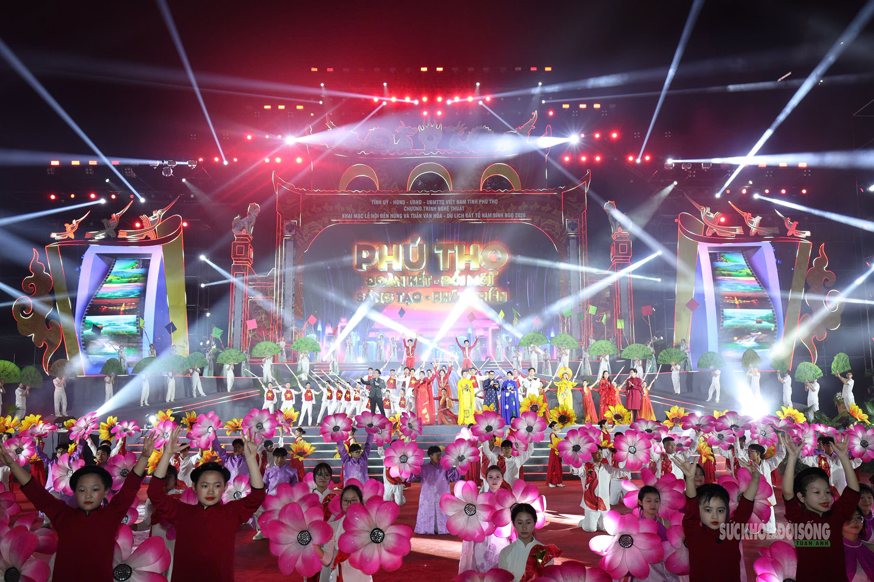 Rực rỡ đêm khai mạc Lễ hội Đền Hùng 2026- Ảnh 2.