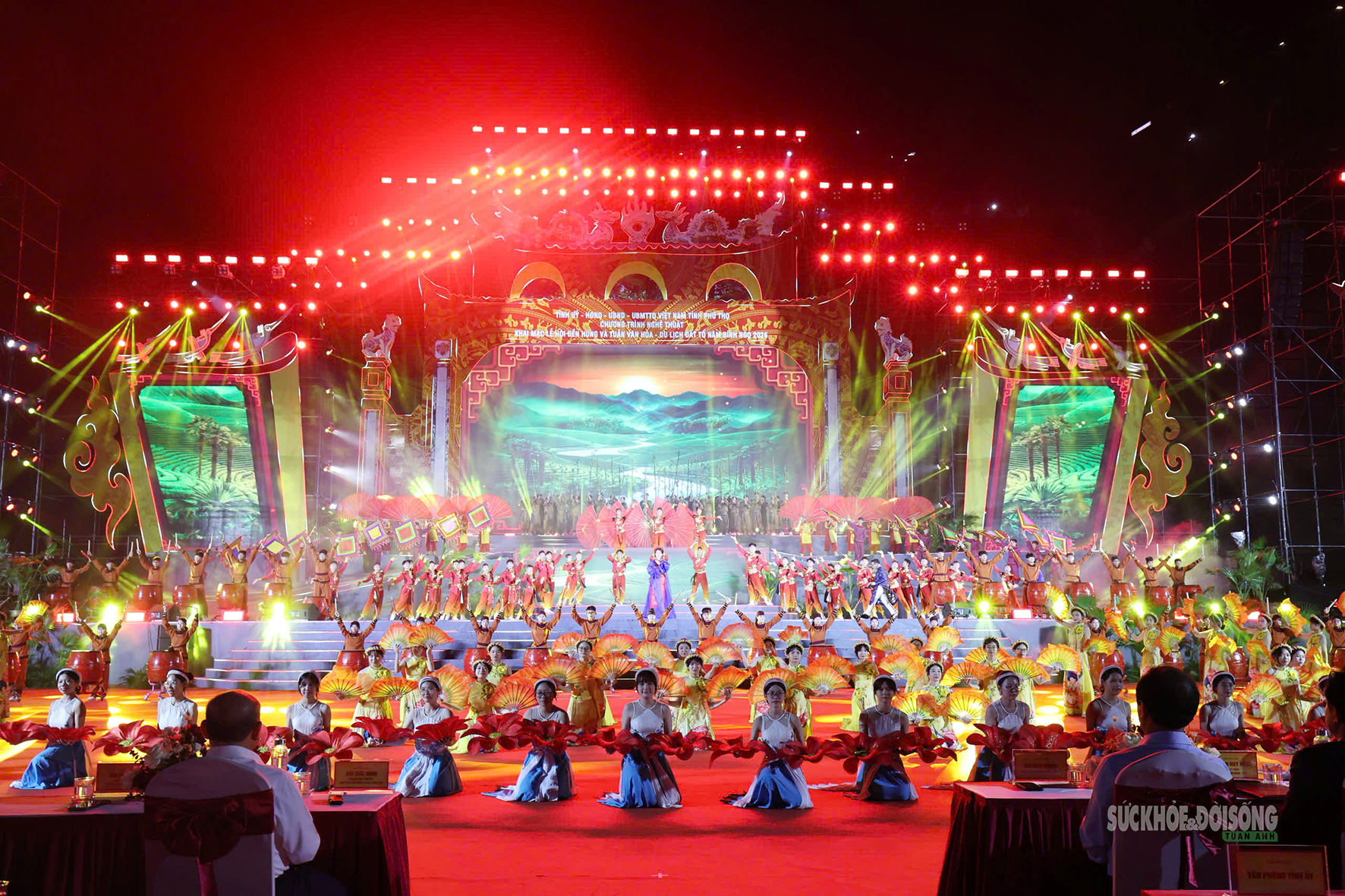 Rực rỡ đêm khai mạc Lễ hội Đền Hùng 2026- Ảnh 8.