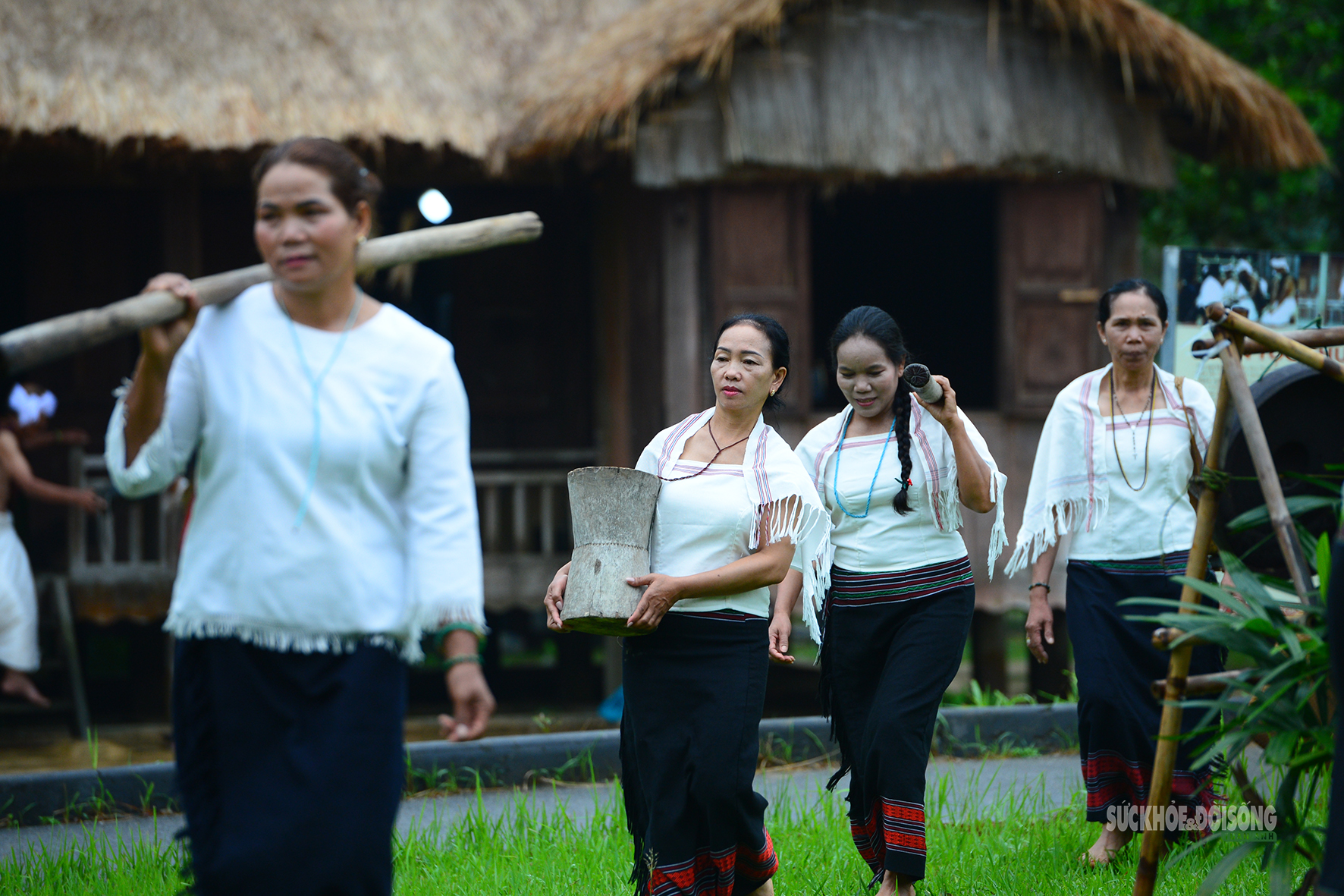 [Ảnh] Người Chu Ru mang mùa vàng từ đại ngàn về Thủ đô- Ảnh 2.