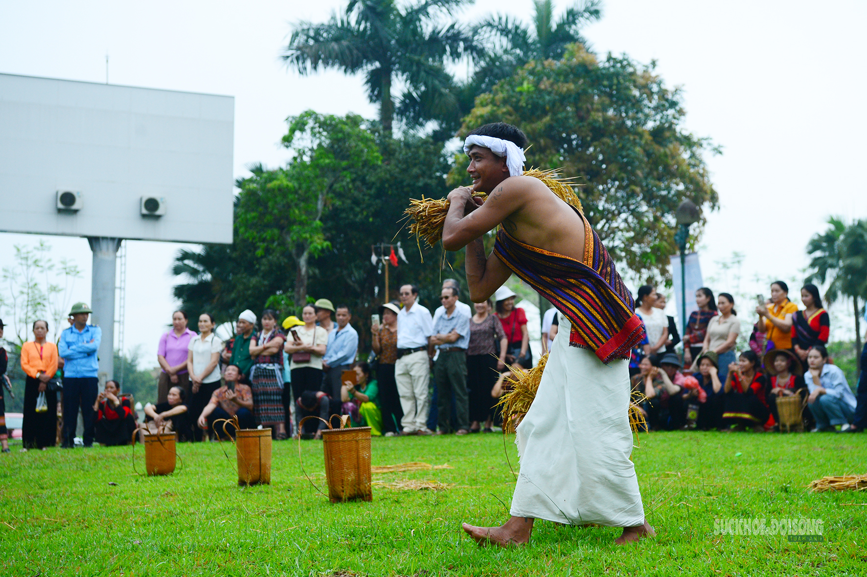 [Ảnh] Người Chu Ru mang mùa vàng từ đại ngàn về Thủ đô- Ảnh 7.