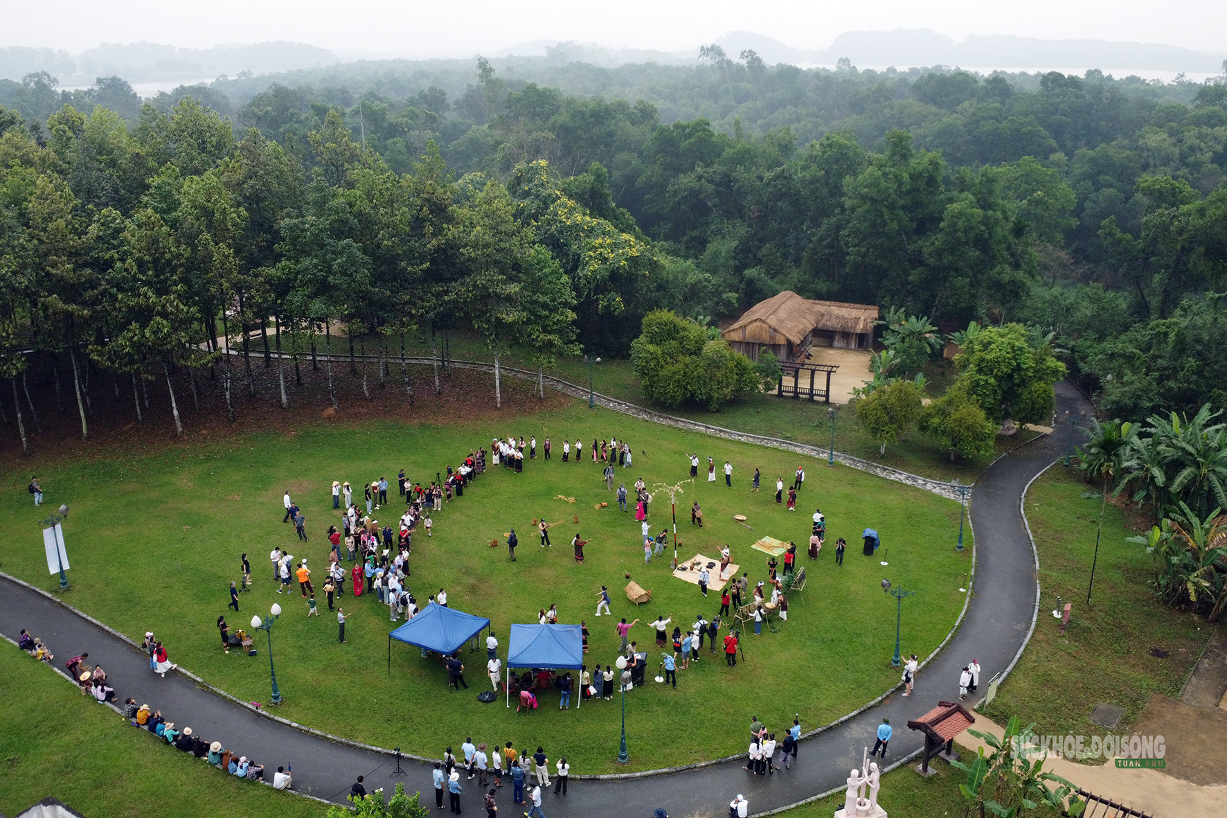 [Ảnh] Người Chu Ru mang mùa vàng từ đại ngàn về Thủ đô- Ảnh 1.