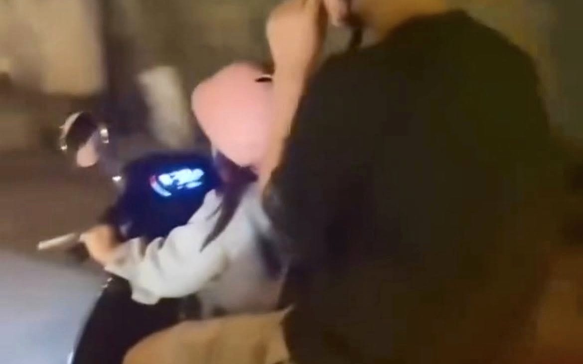 Xôn xao clip giáo viên mầm non nghi giật tóc bé trai ở Hà Tĩnh- Ảnh 2.