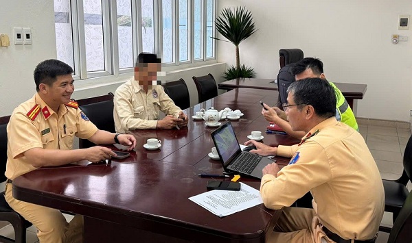 Phạt 25 triệu đồng đơn vị thi công vi phạm an toàn trên cao tốc Nội Bài – Lào Cai- Ảnh 1.