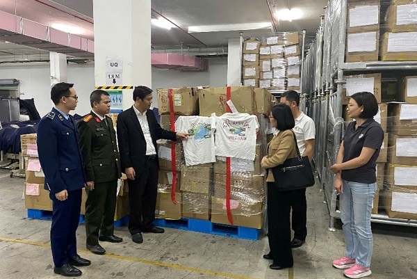 Tiêu hủy 6.000 áo phông in không đầy đủ bản đồ Việt Nam- Ảnh 1.