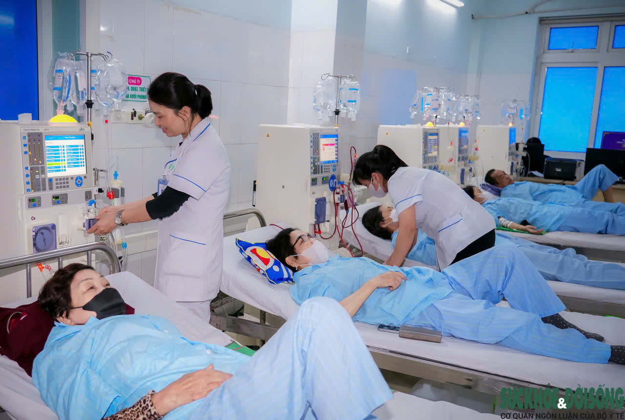 Hơn 2.000 bệnh nhân chạy thận ở Nghệ An: Sống nhờ máy, mòn mỏi chờ ghép thận- Ảnh 1.