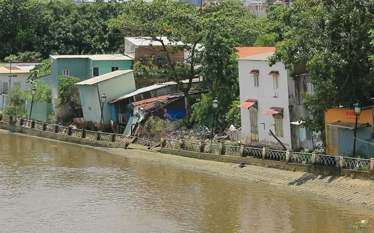 TPHCM đẩy nhanh khởi công các dự án chống sạt lở ở bán đảo Thanh Đa, vướng mặt bằng vẫn là "nút thắt"