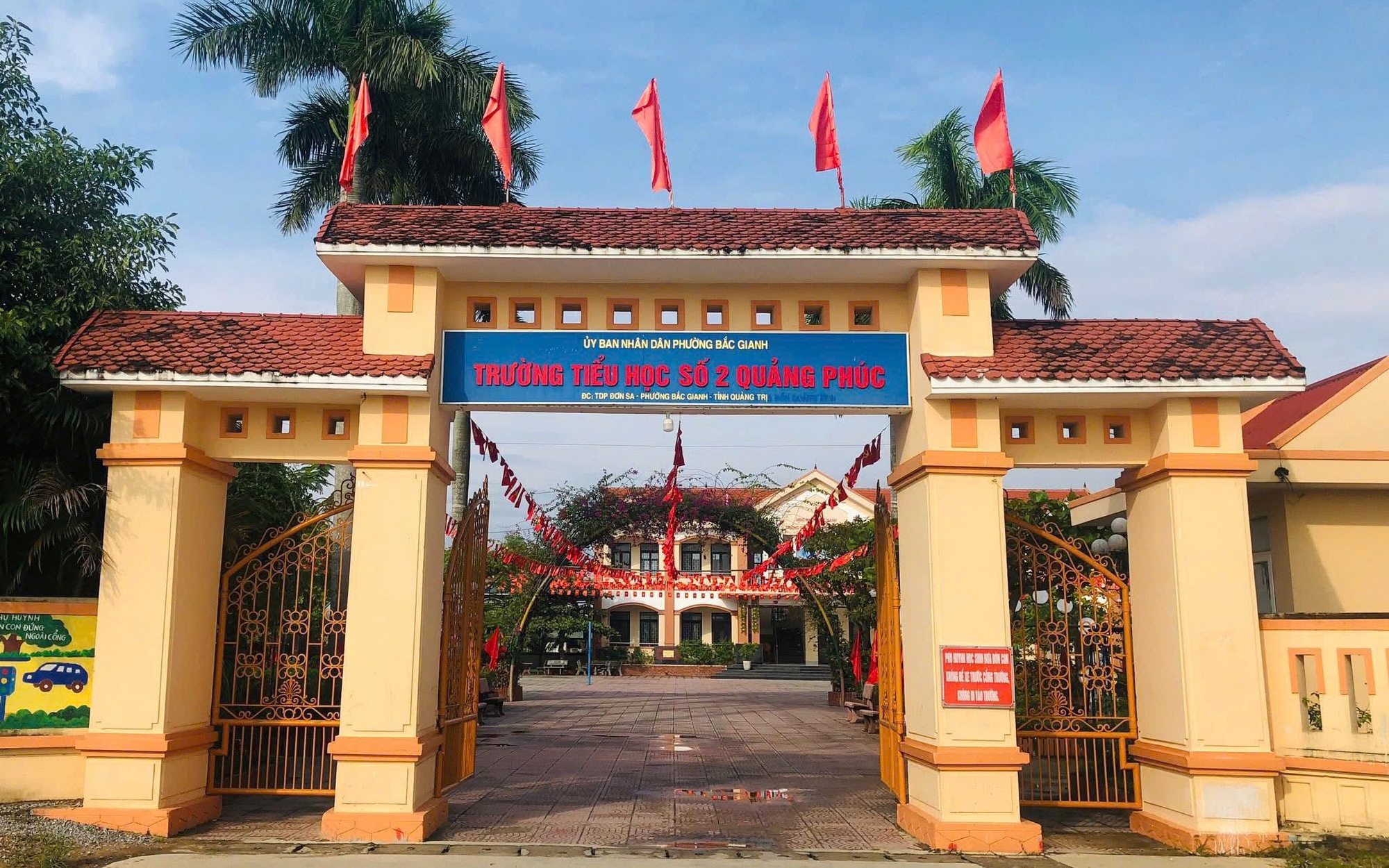 Đình chỉ công tác hiệu trưởng sau đơn tố cáo sai phạm trong tuyển dụng, tài chính