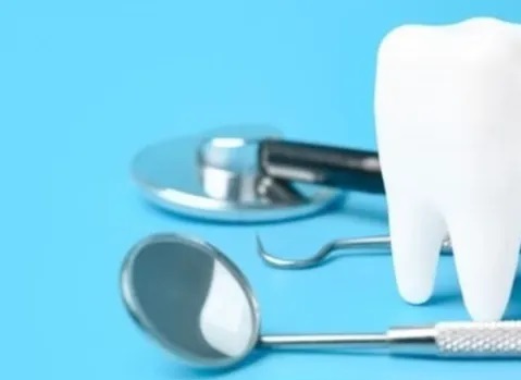 Sở Y tế Lâm Đồng đề nghị công an vào cuộc xử lý cơ sở nha khoa không hợp tác làm việc- Ảnh 1.