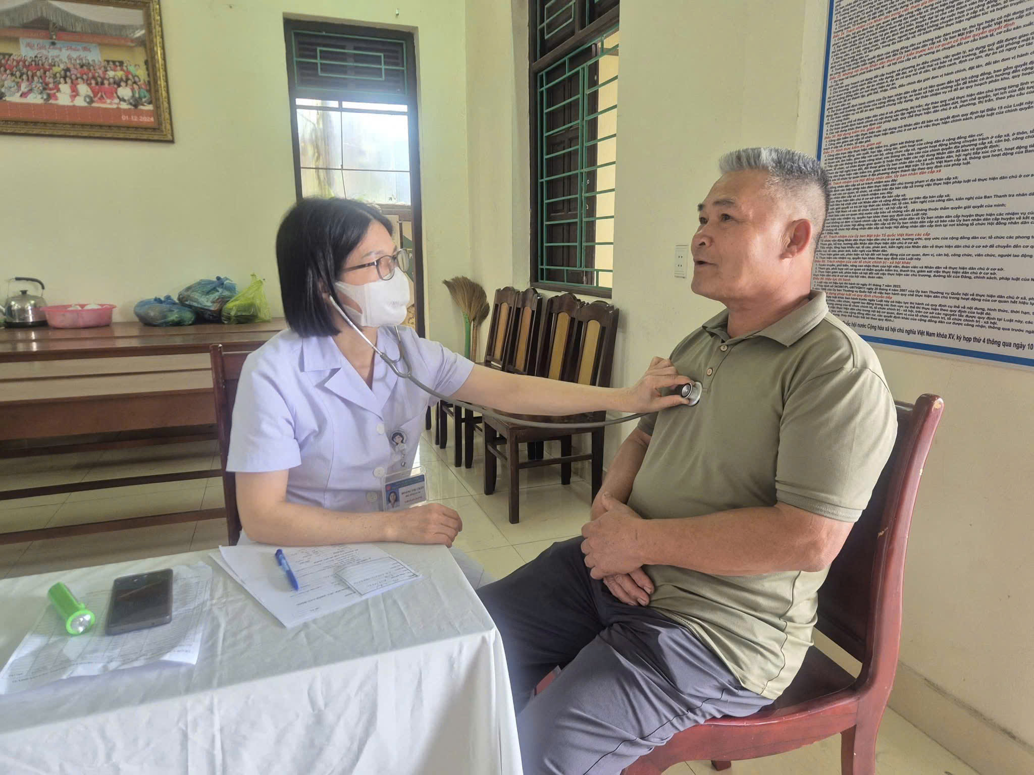 Hưởng ứng Ngày sức khỏe toàn dân 7/4: Quảng Ninh triển khai khám, tư vấn và truyền thông y tế, từ học đường đến cộng đồng - Ảnh 6.