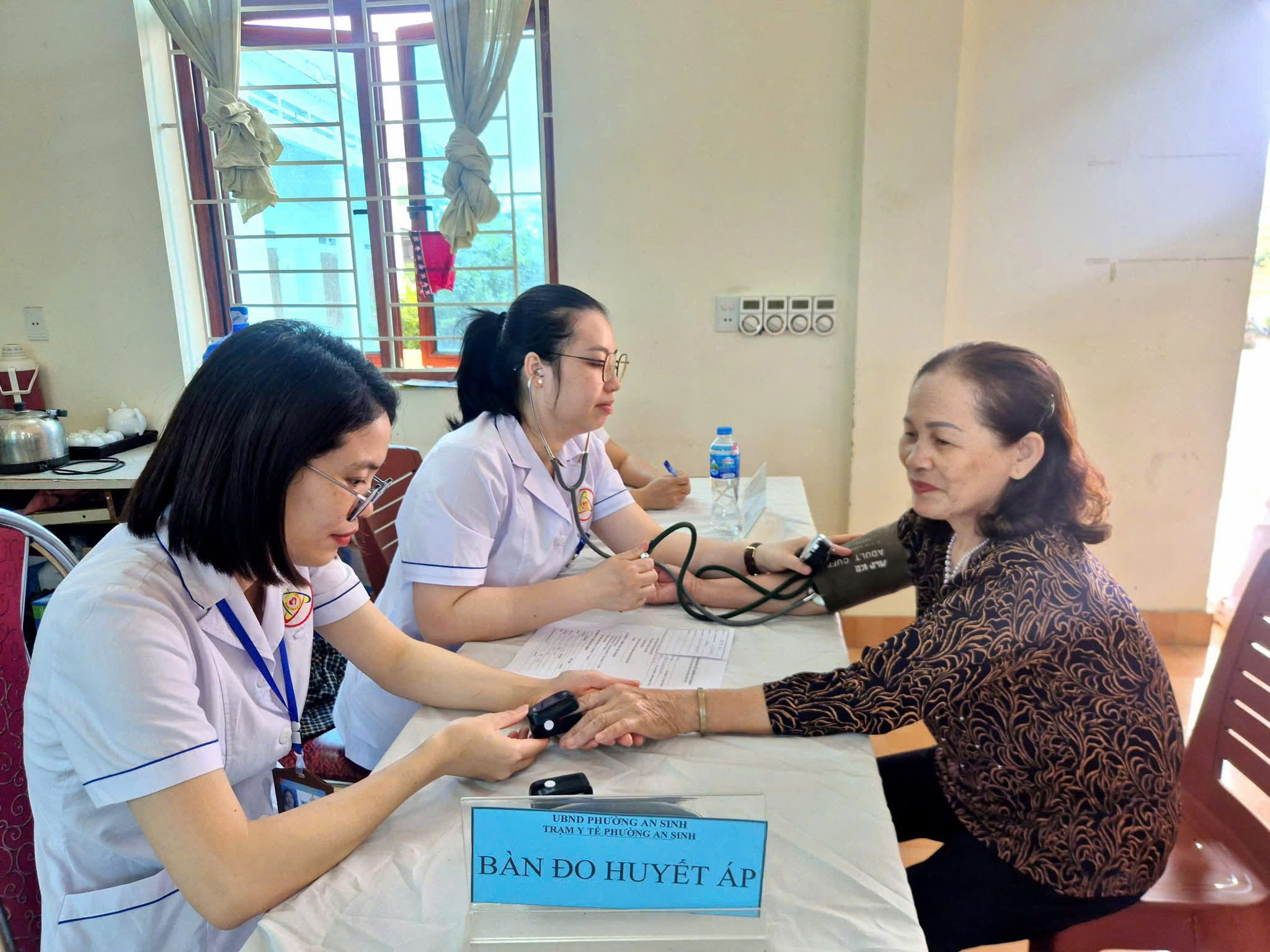 Hưởng ứng Ngày sức khỏe toàn dân 7/4: Quảng Ninh triển khai khám, tư vấn và truyền thông y tế, từ học đường đến cộng đồng - Ảnh 5.